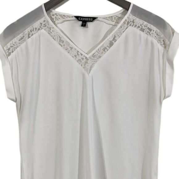Express Women's White V-Neck Short Sleeve Blouse Lace Detail Size Small NWOT - Picture 3 of 9